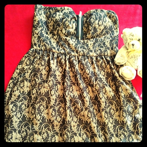 Black and beige lace short dress by 6 Degrees. - Picture 1 of 6